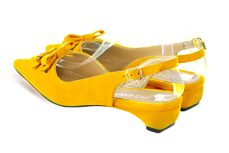 Yellow women's open back shoes, with a knot. Pointed toe. Flat kitten heels. Rear view - Florence KOOIJMAN